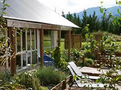 Bed & Breakfast Vibrant Living Retreat Hanmer Springs