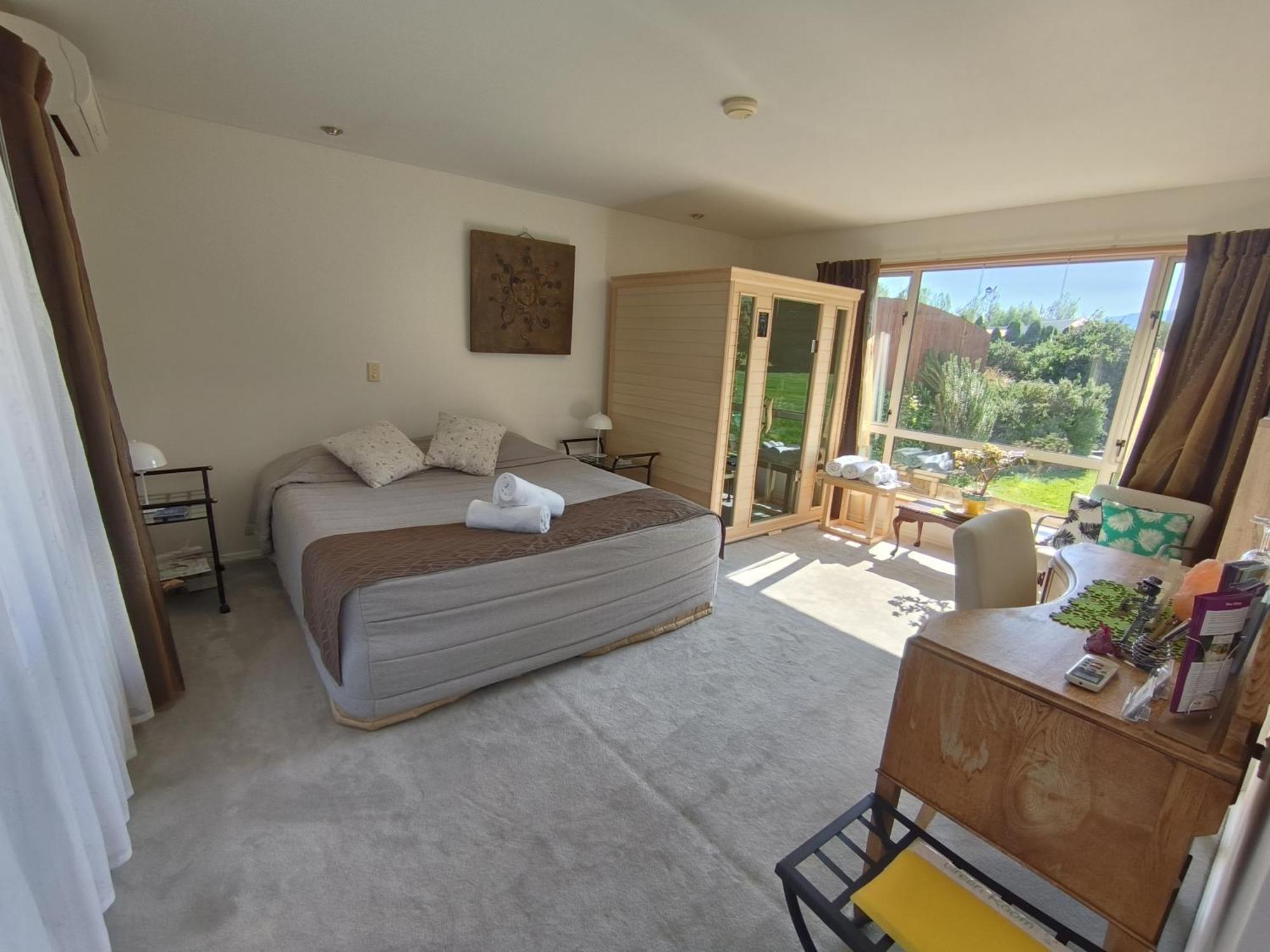 Vibrant Living Retreat Bed & Breakfast Hanmer Springs